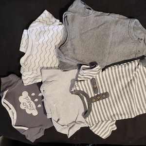 0-3M - 5 Grey Boys Onsies